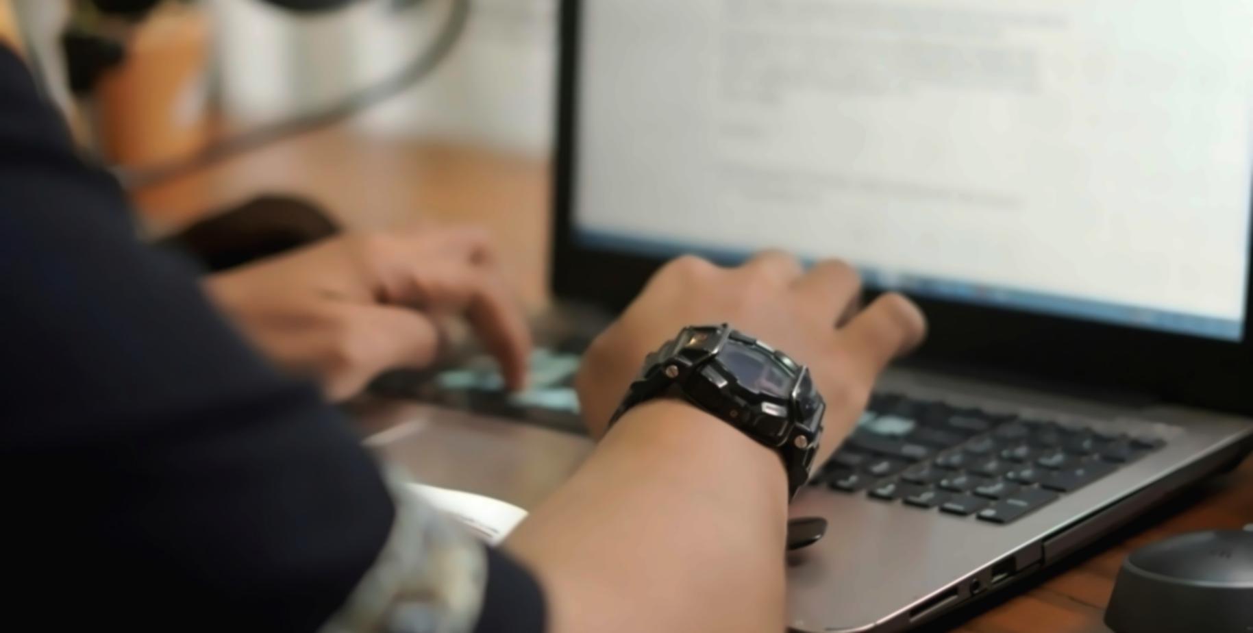 Stratégies d'épargne adaptées aux petits revenus